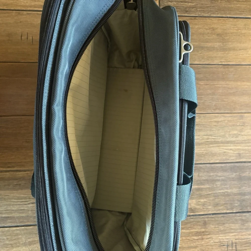 Ricardo Beverly Hills Navy Briefcase/Document Case Zip Detachable Strap